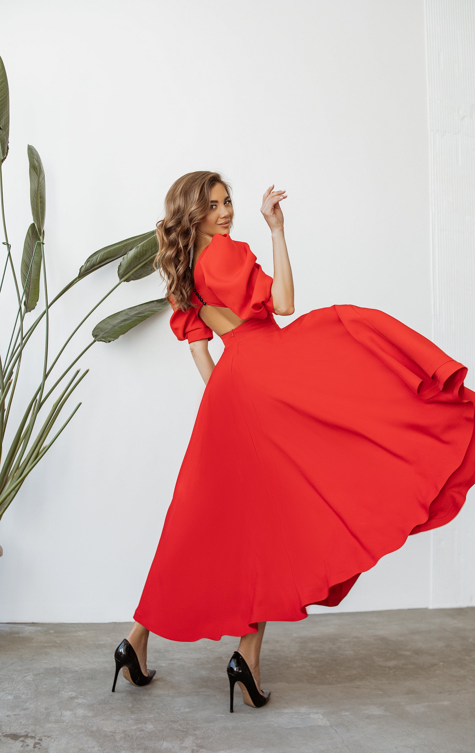 Red Backless Puff-Sleeve Midi Dress