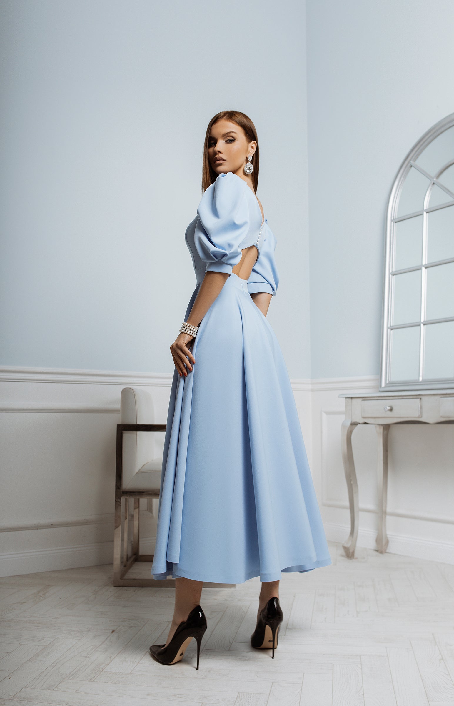Sky-Blue Backless Puff-Sleeve Midi Dress
