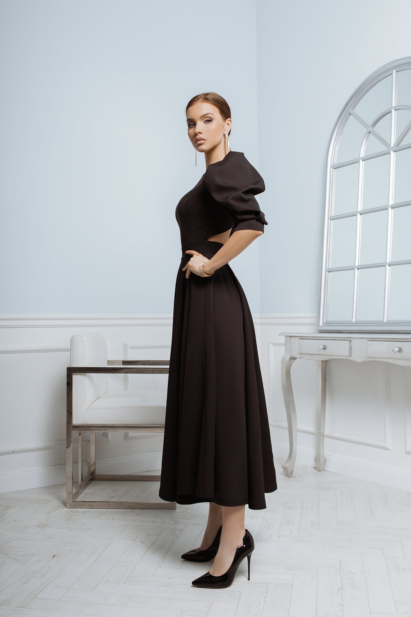 Black Backless Puff-Sleeve Midi Dress