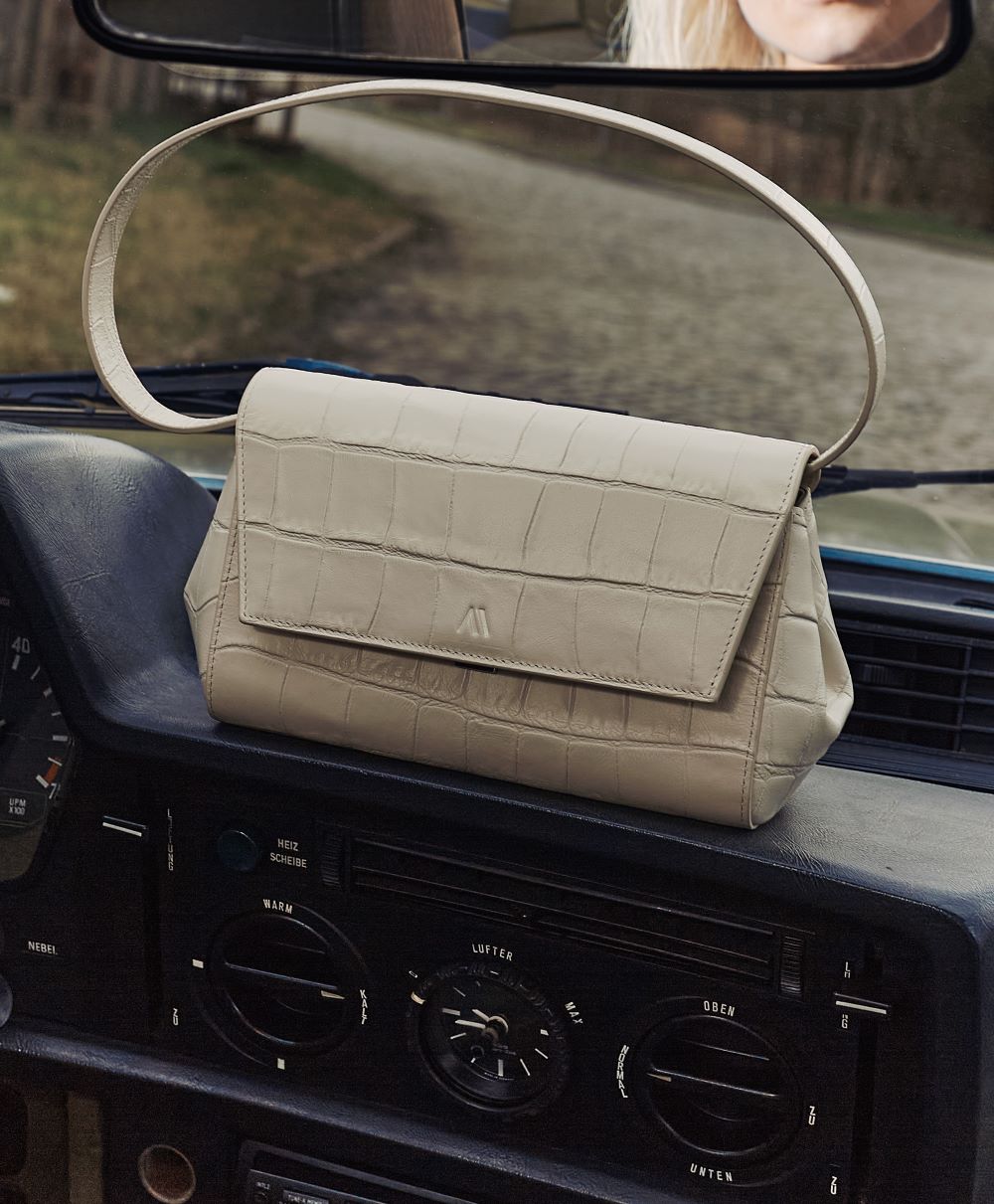 Ikon Clutch - soft croco chalk white